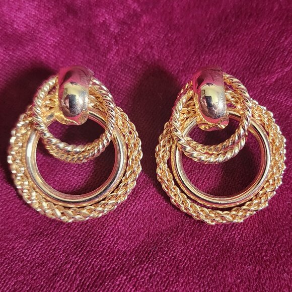Double Loop Threaded Fashionable Double Circle Stud Earrings - Picture 1 of 3